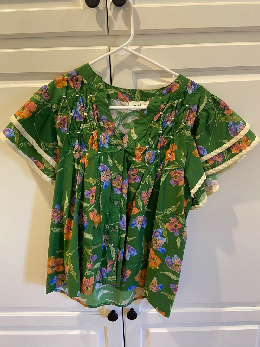 entro Green Floral Button-Front Flutter Sleeve Blouse